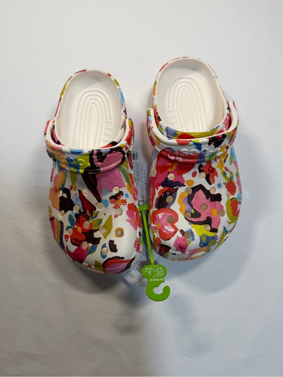 CROCS Shoes - CROCS Womans 6 Classic Painted Floral Clog NWT